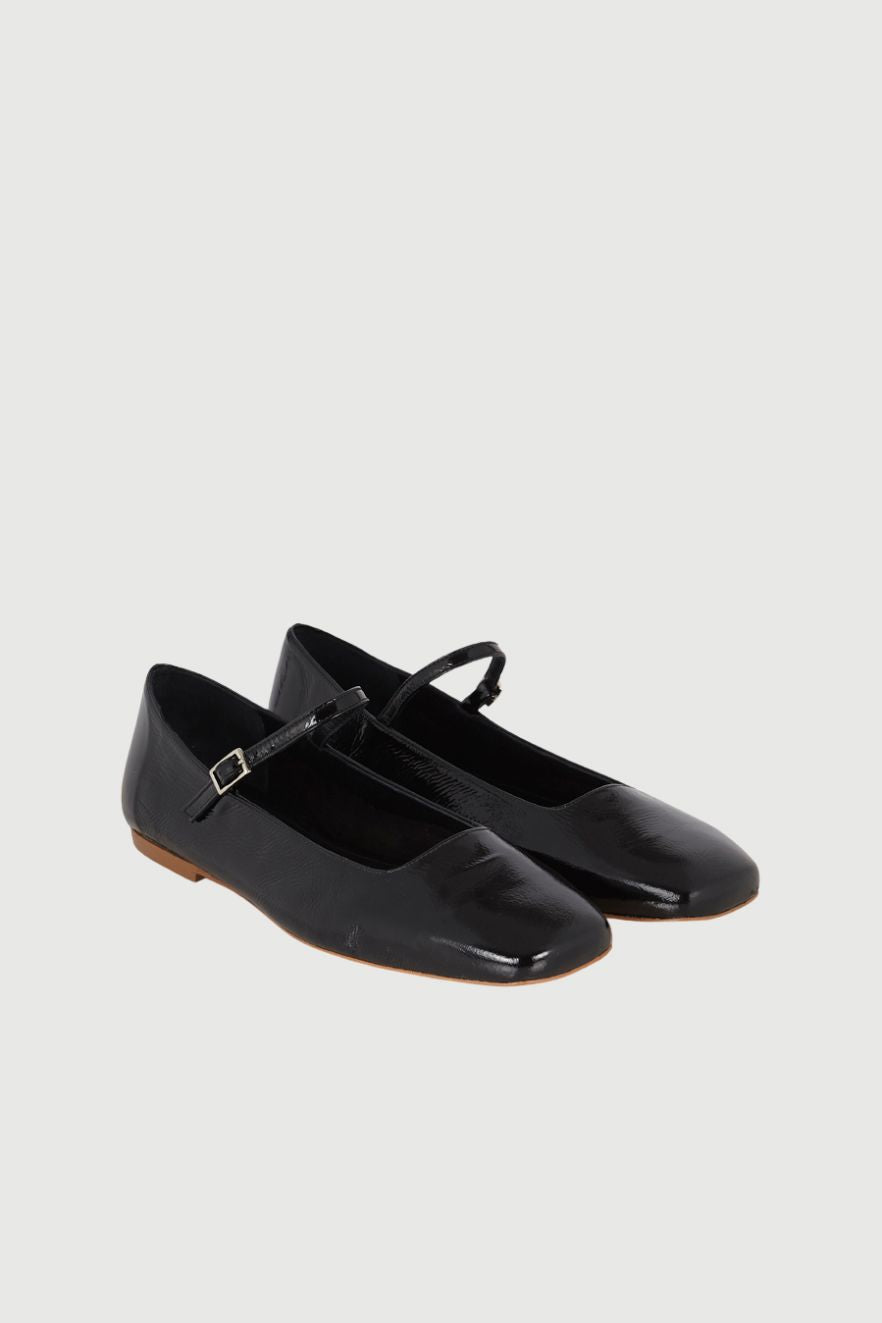 Julieta Mary Janes in Black Patent Leather