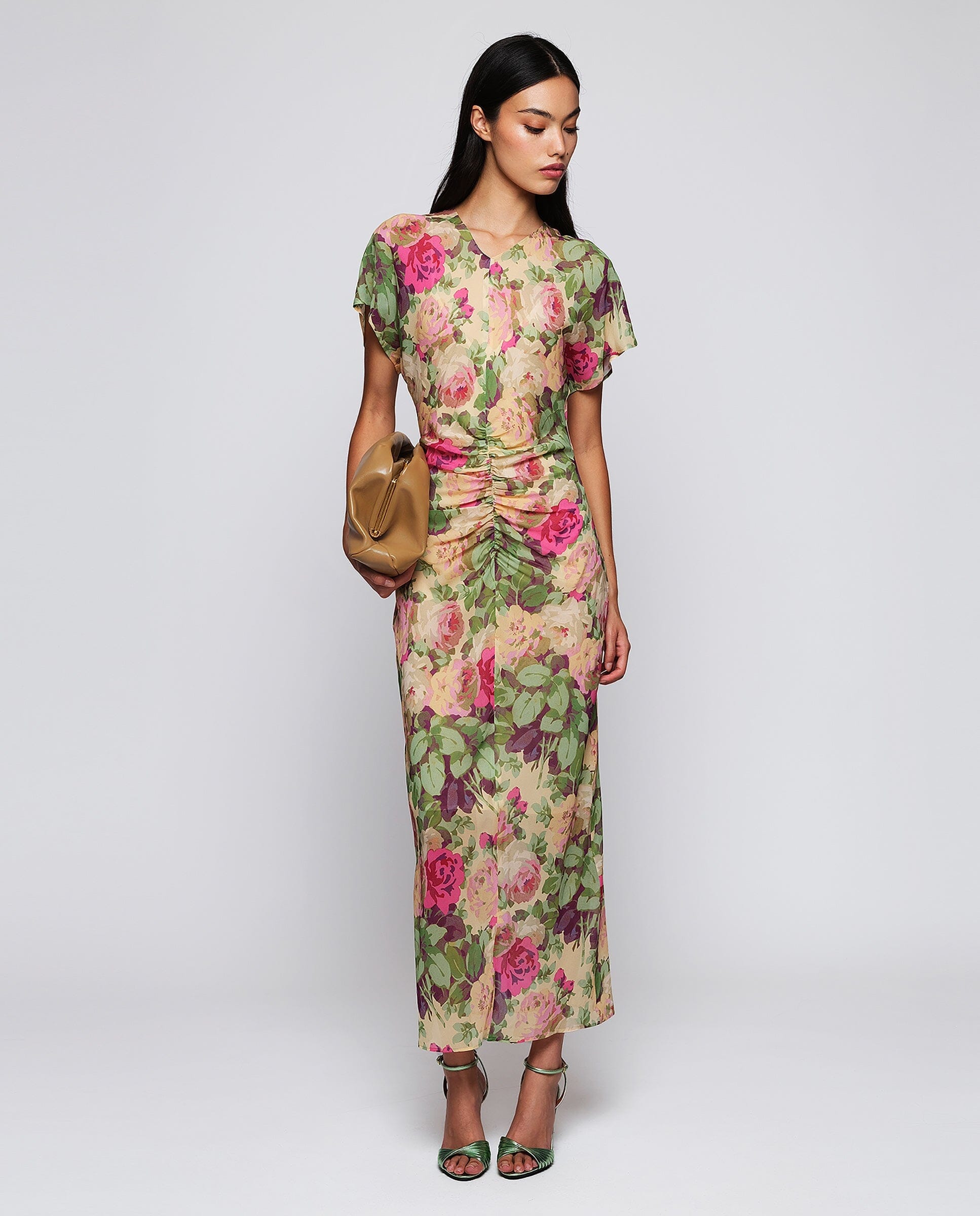 Vestido rosa drapeado de gasa estampado floral
