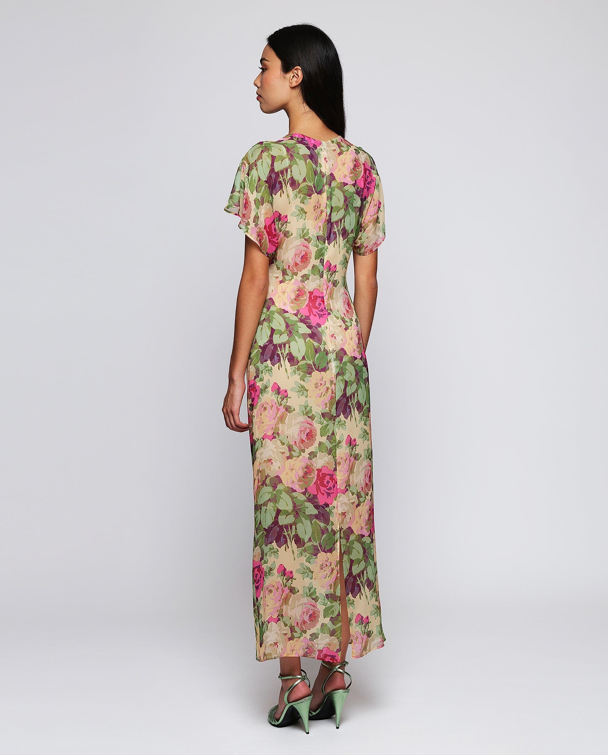 Vestido rosa drapeado de gasa estampado floral