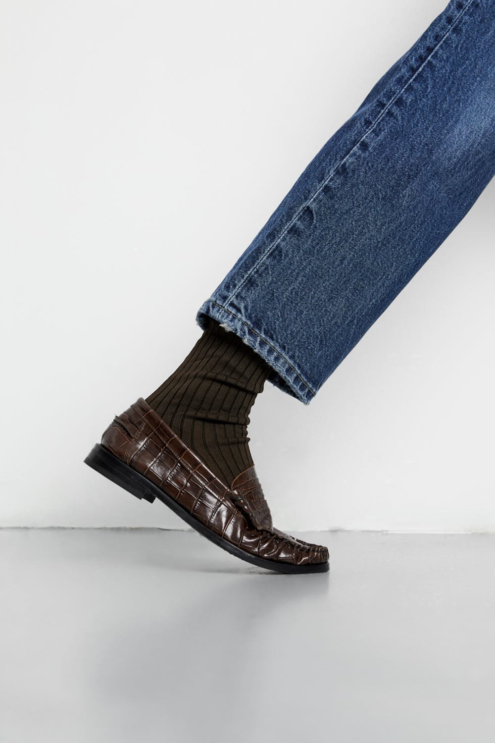 Zoe Loafers in Croc-effect Chocolate Leather